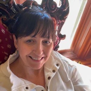 Meet your Posher, Lora